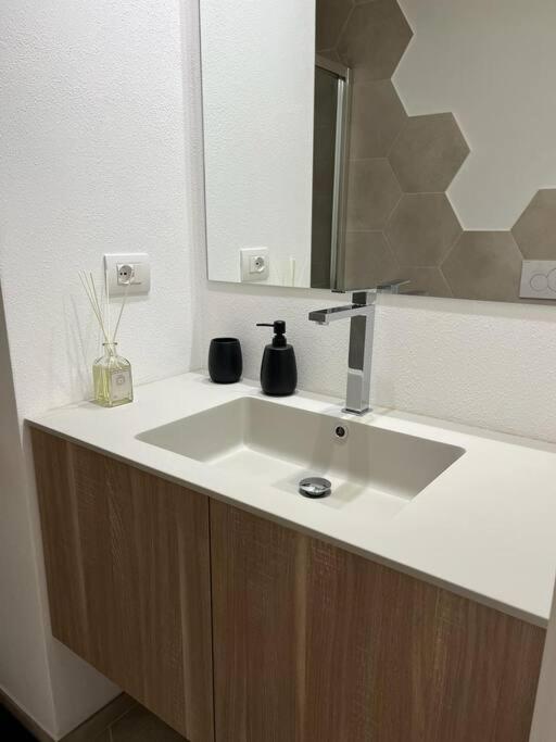 Charme In Centro With Private Parking Apartment Ascoli Piceno Exterior photo